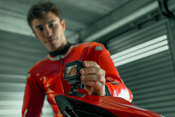 Insta360 Ace Pro 2: arriva l'edizione speciale MM93 firmata Marc Marquez