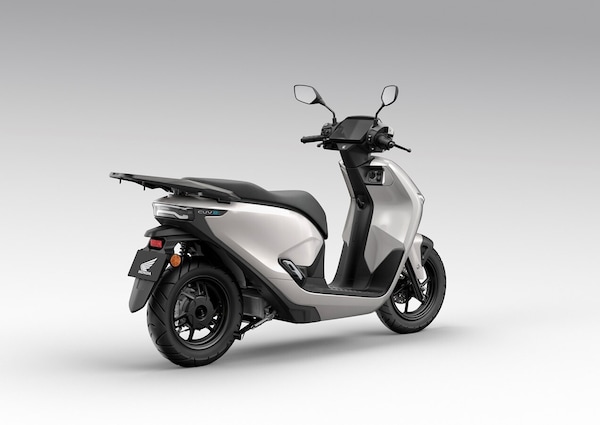 Honda, arrivo il nuovo scooter elettrico CUV e: LE FOTO