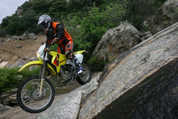 Suzuki DR-Z: la storia di un piccolo grande amore