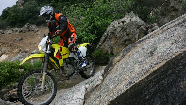 Suzuki DR-Z: la storia di un piccolo grande amore