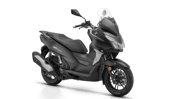 QJ Motor, debutta il nuovo scooter MTX 300: ricca dotazione e prezzo interessante