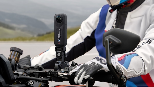 Insta360 lancia l'edizione BMW Motorrad della X5 con il nuovo mini telecomando e la batteria Ultra
