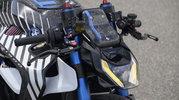 BMW R 1300 R: ecco lo stile estremo della “TITAN”