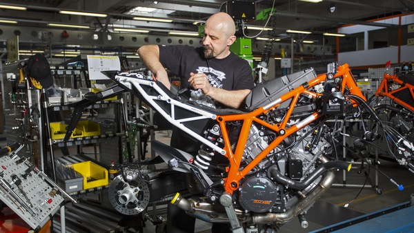 KTM, la produzione ripartirà il 28 luglio