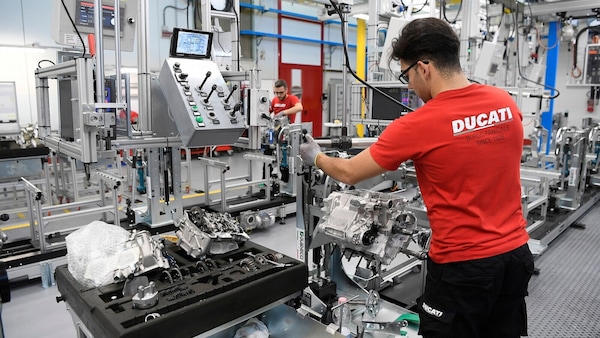 Mercato in calo e rischio dazi: Ducati non rinnova i contratti stagionali