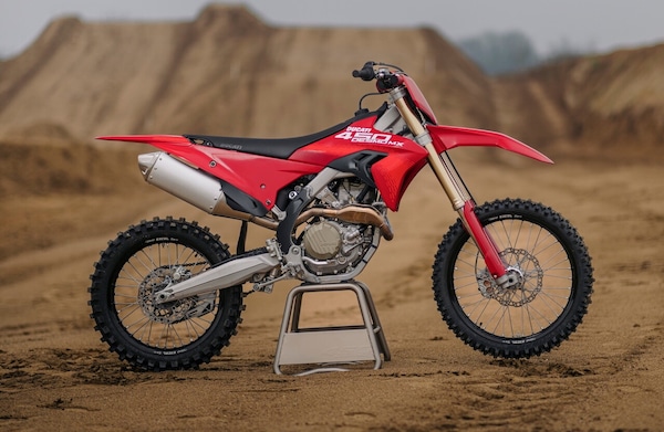 Ducati, la Desmo450 MX arriva in concessionaria