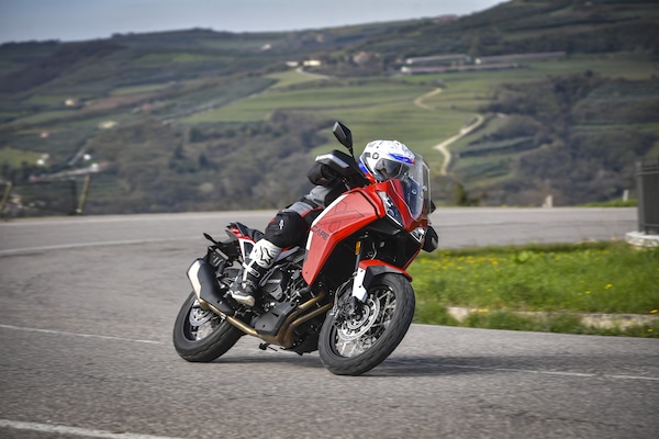 Moto Morini X-Cape 700: le opinioni di InMoto "fuori dai denti"