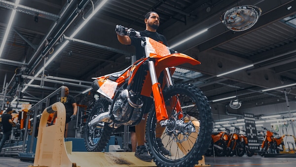 KTM, fine di un incubo: riparte la produzione a Mattighofen