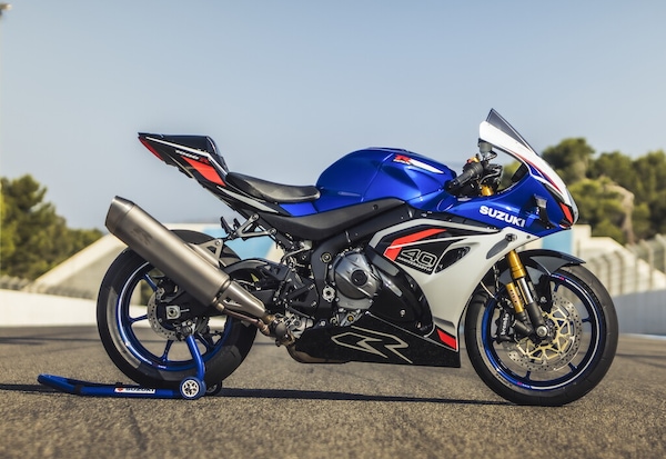 Suzuki, torna la GSX‑R1000R: dopo 40 anni la "Gixxer" non smette di combattere