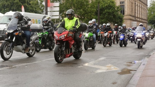 Milano, slitta di un anno il divieto per le moto più inquinanti in Area B e C
