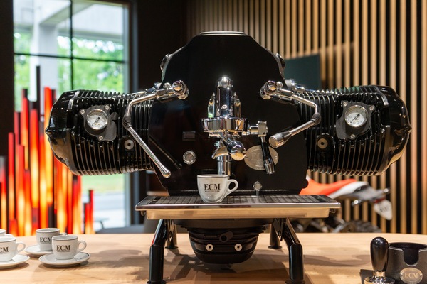 BMW: il Big Boxer R 18 diventa una macchina da caffè da quasi 8000 euro