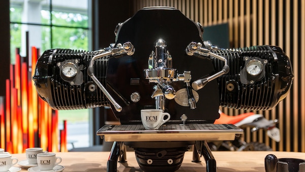 BMW: il Big Boxer R 18 diventa una macchina da caffè da quasi 8000 euro