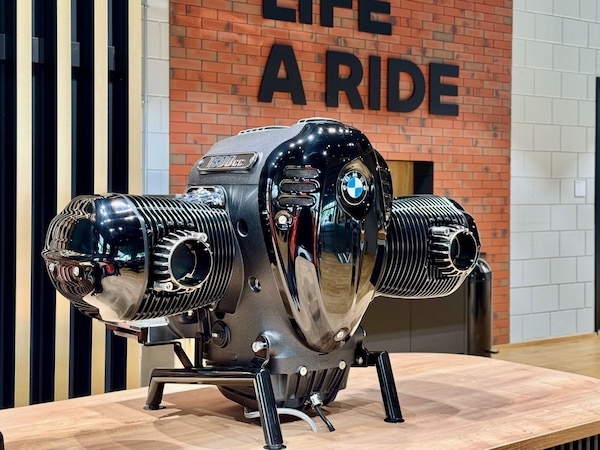 BMW, Big Coffee Boxer: le foto del motore  diventato una macchina da caffè