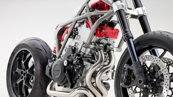 Honda V3 con compressore elettrico: pronto a suonare a EICMA