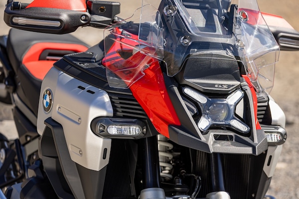 Milano, rubano a turisti brasiliani dieci BMW R 1300 GS