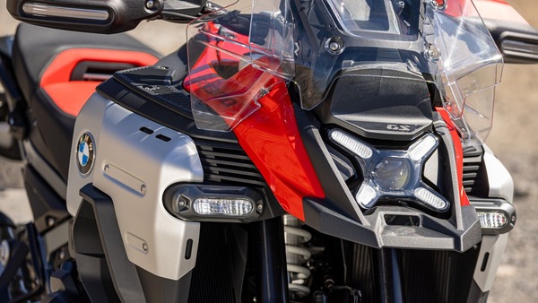 Milano, rubano a turisti brasiliani dieci BMW R 1300 GS