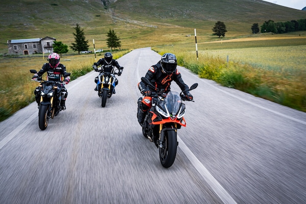 Comparativa, sportività su strada: le maxi naked nella Sport-bikes Arena