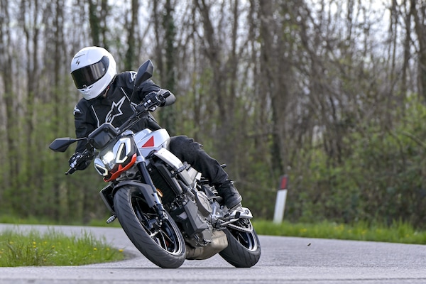 Aprilia Tuono 457: le opinioni di InMoto "fuori dai denti"