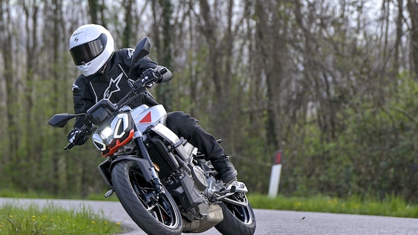 Aprilia Tuono 457: le opinioni di InMoto "fuori dai denti"