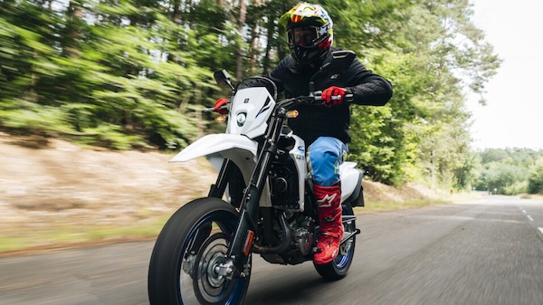 Test, Suzuki DR-Z4SM: confidenza immediata, divertimento garantito