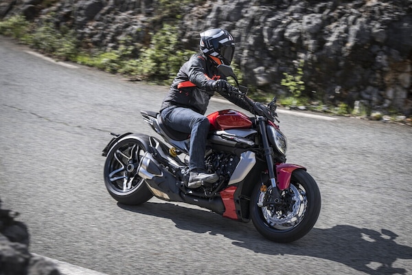 Ducati XDiavel V4: le opinioni di InMoto "fuori dai denti"