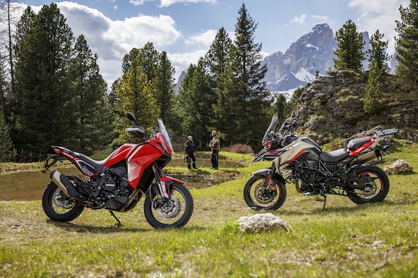 Benelli TRK 702X vs Moto Morini X-Cape 700: le foto della sfida | Alpen Masters 2025