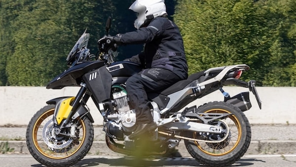 QJ brevetta un nuovo motore: stanno tornando le Benelli a tre cilindri?