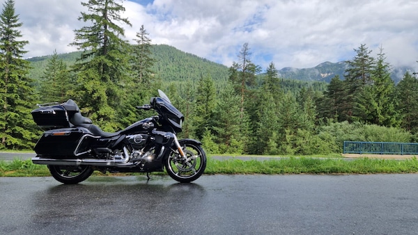 Prova Harley-Davidson Street Glide Ultra 2025: 3000 km per innamorarsi