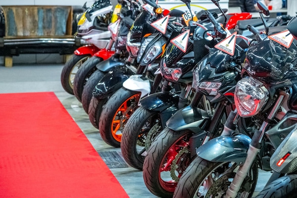Comprare una moto: meglio nuova o usata? L'eterno dilemma