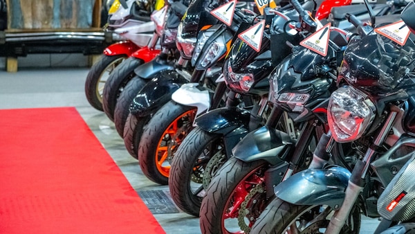 Comprare una moto: meglio nuova o usata? L'eterno dilemma