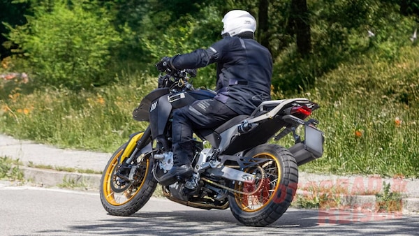 Benelli Trek: nuove foto spia della futura tre cilindri