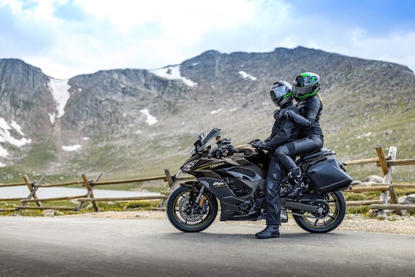 Kawasaki, nuove versioni per le Ninja H2 SX SE e 1100SX: le novità del 2026
