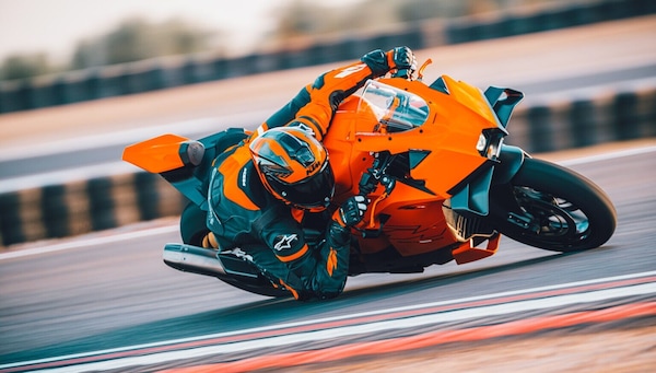 KTM annuncia il nuovo piano produttivo: la 990 RC R in arrivo a ottobre 2025