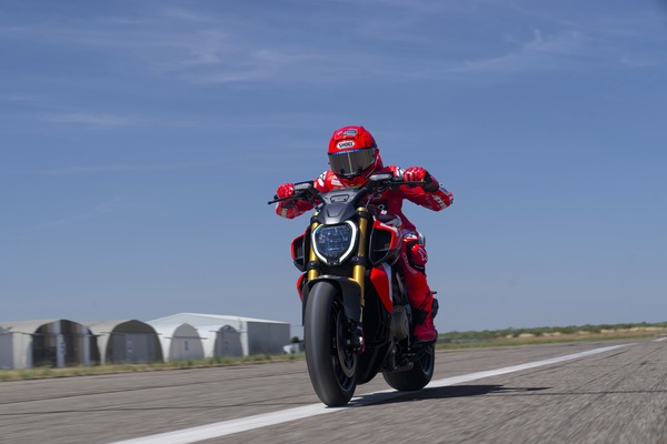 Ducati Diavel V4 RS: le foto