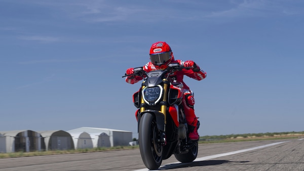 Ducati Diavel V4 RS: le foto