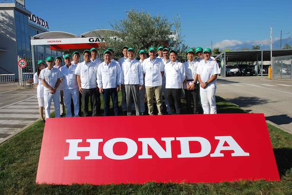 Honda: il Presidente Toshihiro Mibe in visita ad Atessa