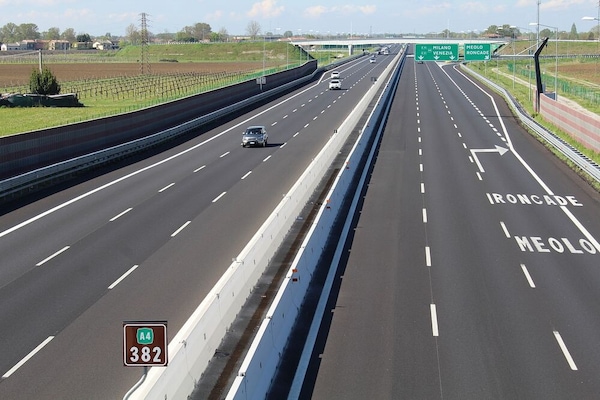 Autostrade, prezzo dei pedaggi in calo e rimborsi in caso di cantieri: cosa cambia nel 2026