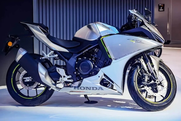 Honda rilancia il mito: in arrivo le nuove CB500 Super Four e CBR500R Four