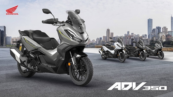 Honda ADV350 2026, si rinnova con nuove livree e conferme tecniche