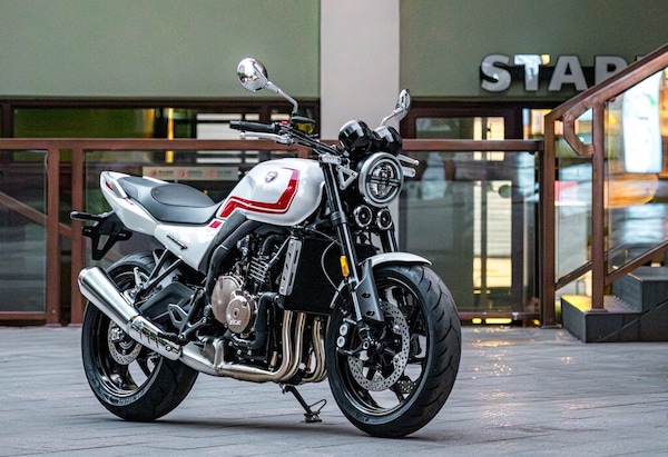 ZX 500F: clone o tributo alla Honda CB500 Super Four