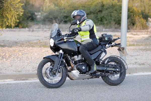 Foto spia Royal Enfield Himalayan 750: la bicilindrica è in arrivo!