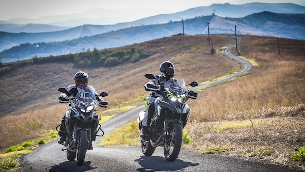 Benelli proroga la promo sulla gamma TRK: tris di valigie gratis fino a dicembre