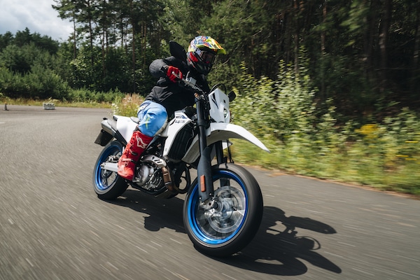 Suzuki DR-Z4SM: le opinioni di InMoto "fuori dai denti"