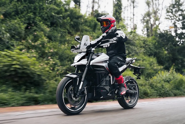 Ultraviolette X-47, la crossover elettrica indiana garantita per 800.000 Km