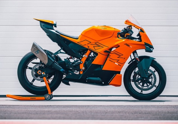 KTM 990 RC R, inizia la nuova era supersportiva: da novembre in concessionaria