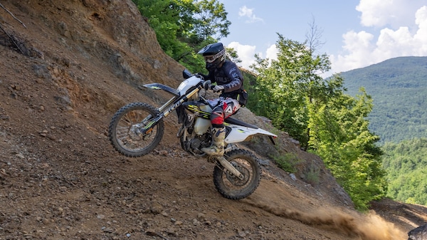 Triumph TF 250-E e TF 450-E: le opinioni di InMoto "fuori dai denti"