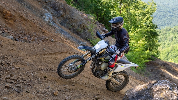 Triumph TF 250-E e TF 450-E: per chi sono (e per chi non sono)