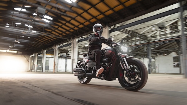 Benelli Leoncino Bobber 400: le foto dello stile custom secondo Pesaro