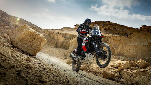 Yamaha Ténéré 700 World Raid 2026: arrivano by-wire ed elettronica avanzata
