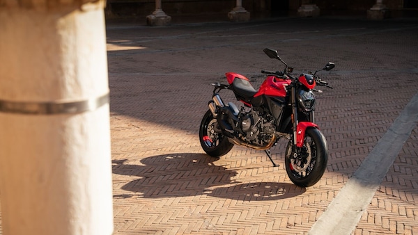 Ducati Monster 2026: le foto